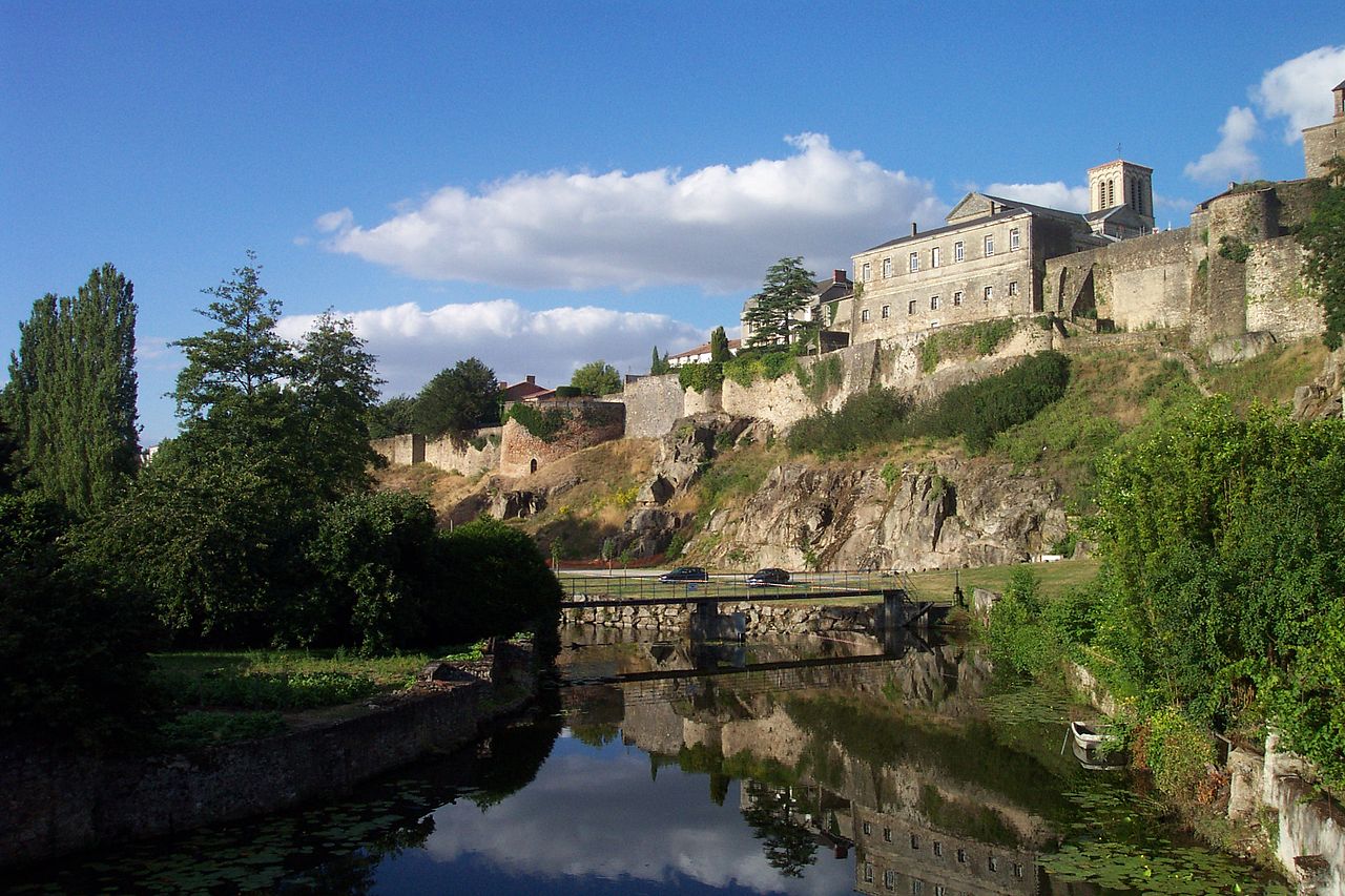 Parthenay à proximité du gîte de la Rulière